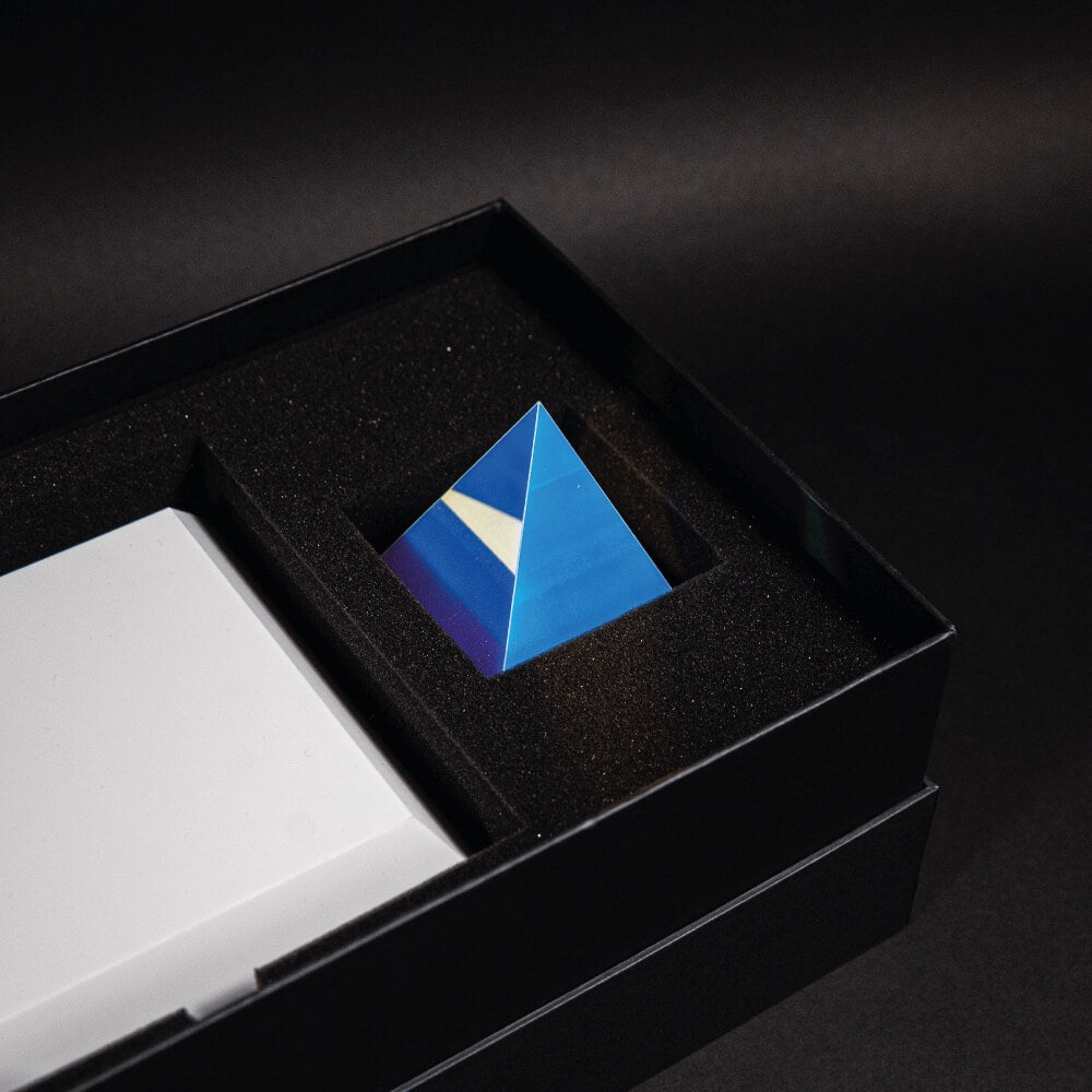Levitating pyramid Py by Flyte, detail shot of open packaging on a dark background